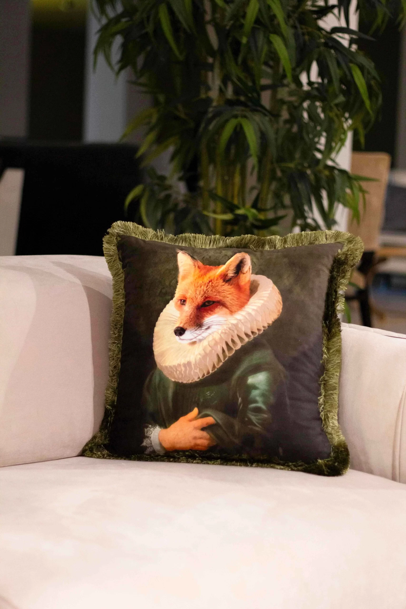 CUSHION / EY250