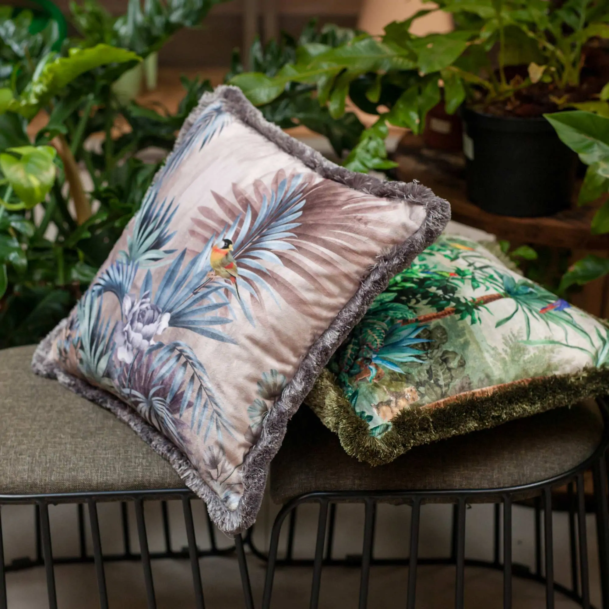 CUSHION / EY112