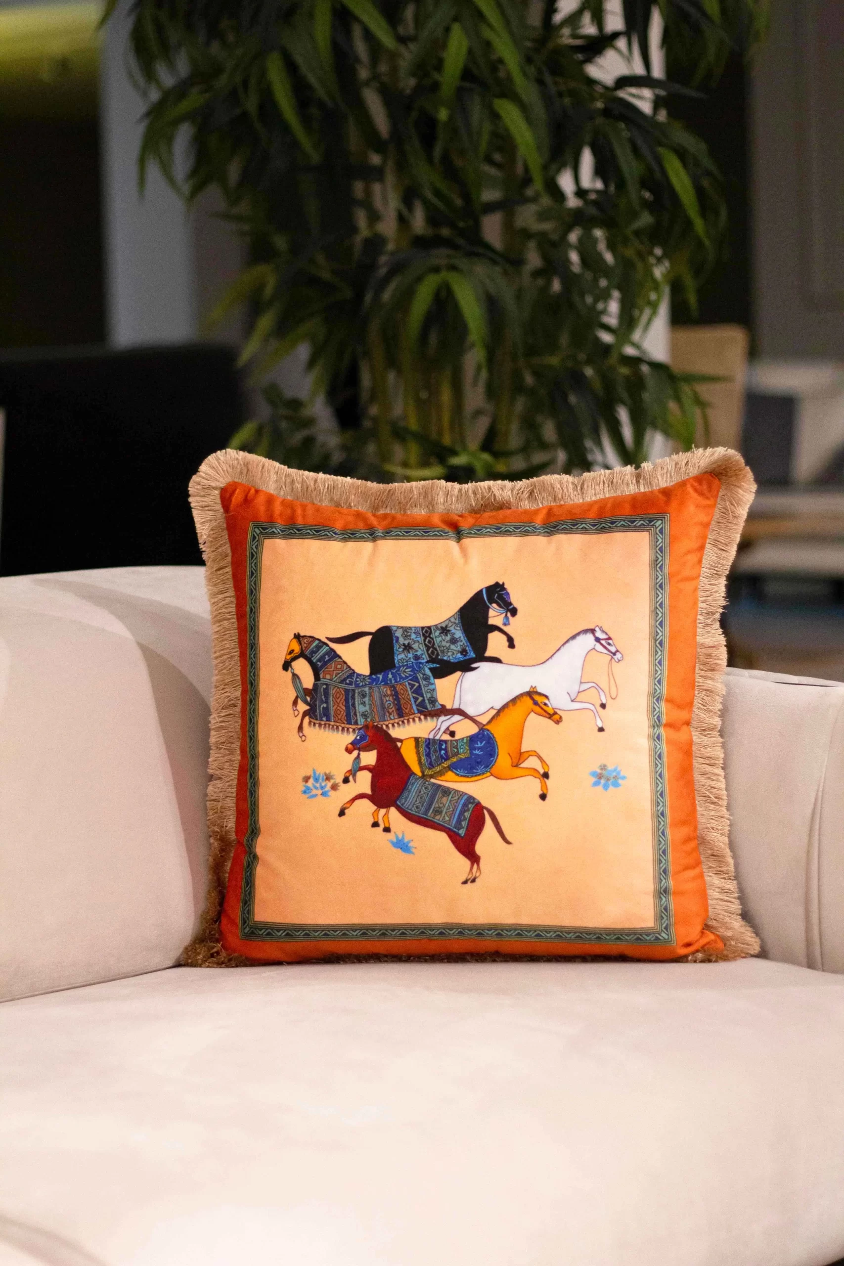 CUSHION / EY253