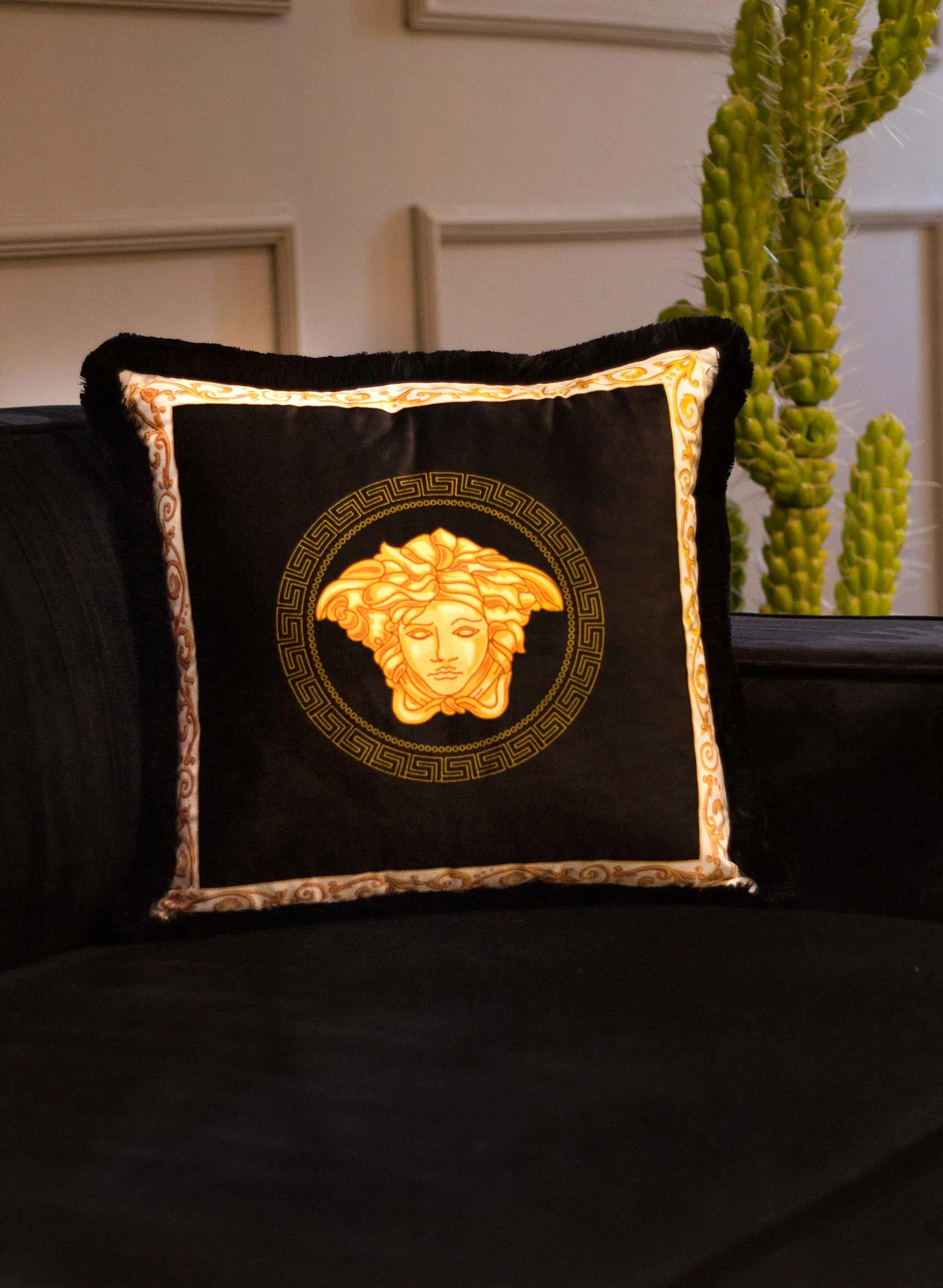 CUSHION / EY235